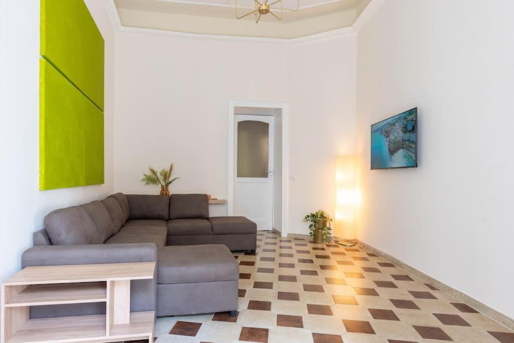 The Shelter 5 * Naples